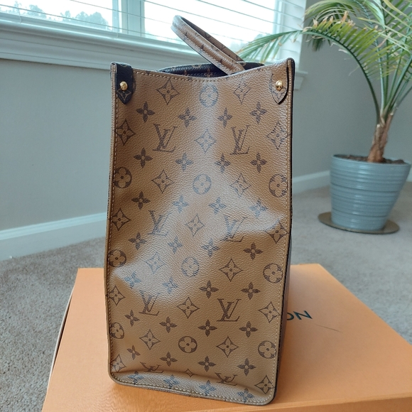 SOLD***LOUIS VUITTON REVERSE ON THE GO GM - Picture 4 of 16